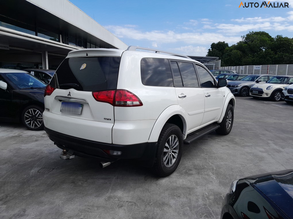 MITSUBISHI PAJERO 3.2 HPE 4X4 7 LUGARES 16V TURBO INTERCOOLER DIESEL 4P AUTOMATICO