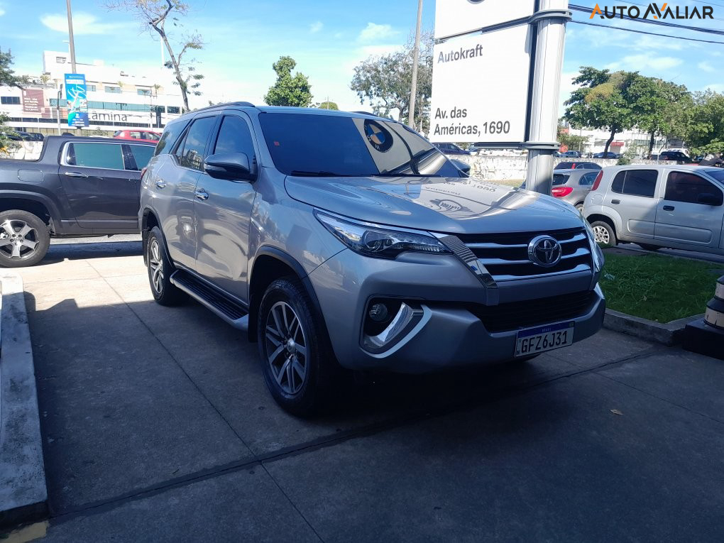 TOYOTA HILUX SW4 4.0 SRX 4X4 7 LUGARES V6 24V GASOLINA 4P AUTOMATICO