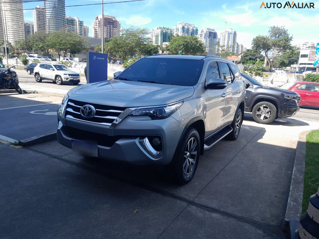 TOYOTA HILUX SW4 4.0 SRX 4X4 7 LUGARES V6 24V GASOLINA 4P AUTOMATICO