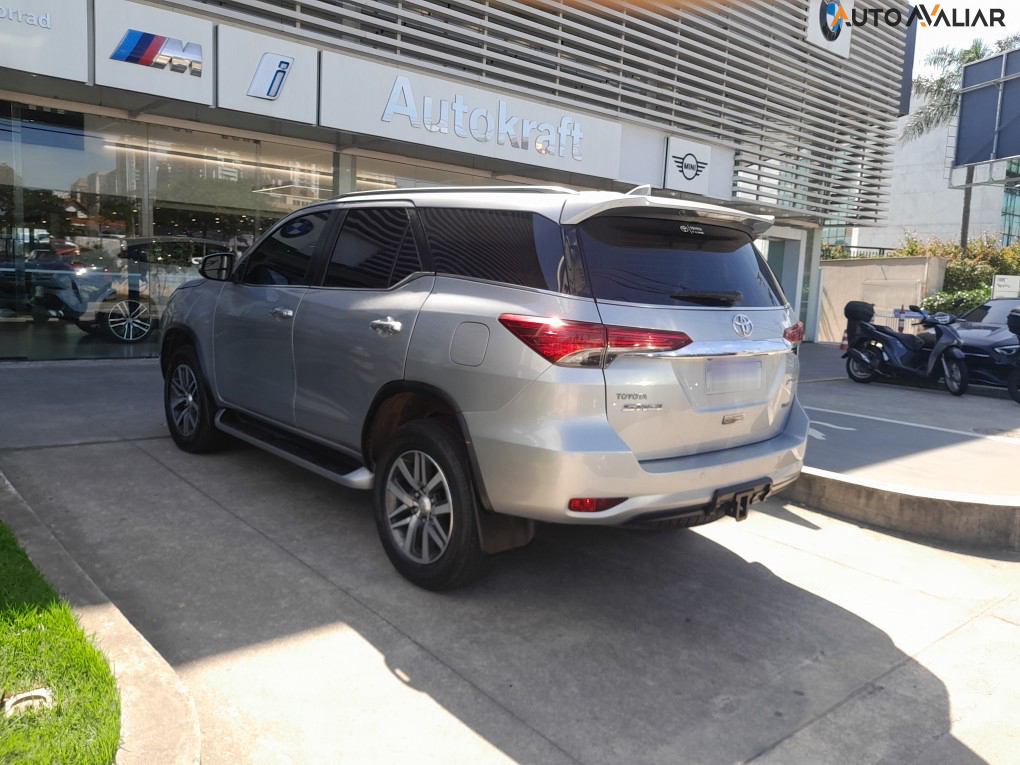 TOYOTA HILUX SW4 4.0 SRX 4X4 7 LUGARES V6 24V GASOLINA 4P AUTOMATICO