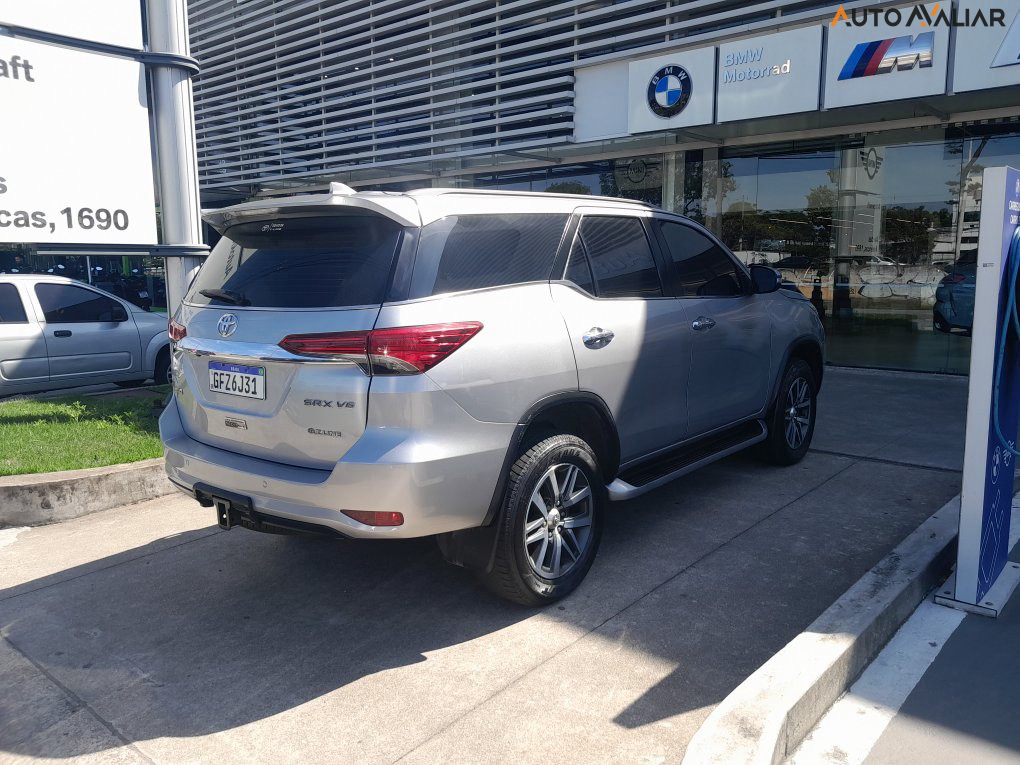 TOYOTA HILUX SW4 4.0 SRX 4X4 7 LUGARES V6 24V GASOLINA 4P AUTOMATICO