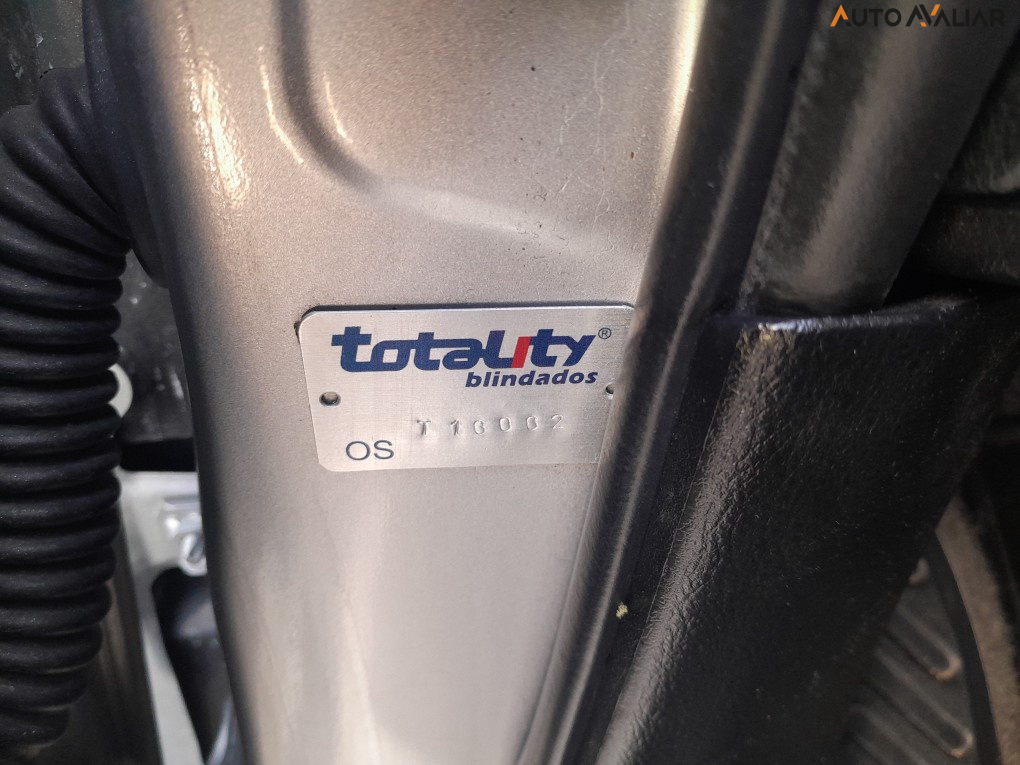 TOYOTA HILUX SW4 4.0 SRX 4X4 7 LUGARES V6 24V GASOLINA 4P AUTOMATICO