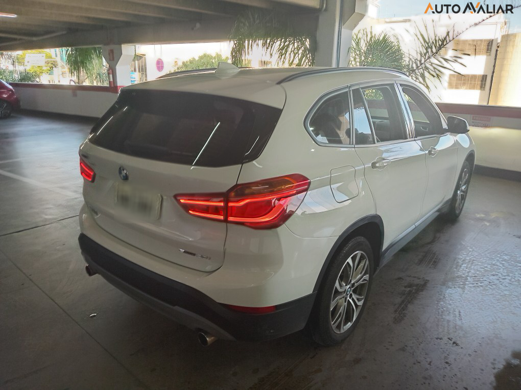 BMW X1 2.0 16V TURBO ACTIVEFLEX SDRIVE20I 4P AUTOMATICO