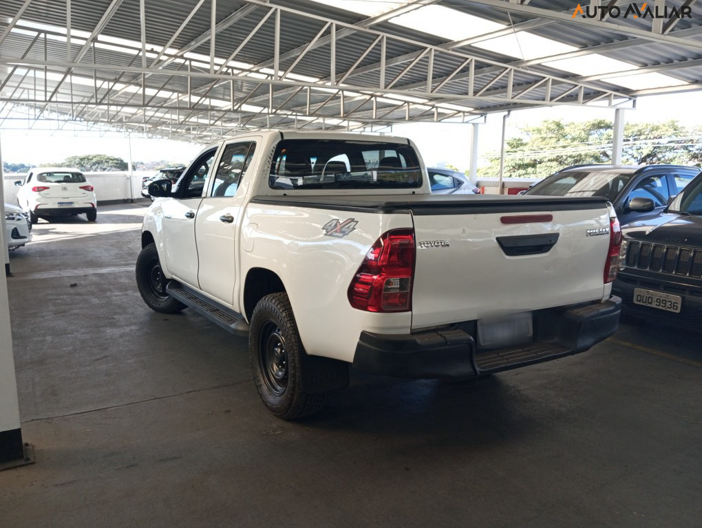 TOYOTA HILUX 2.8 NARROW 4X4 CD 16V DIESEL 4P MANUAL