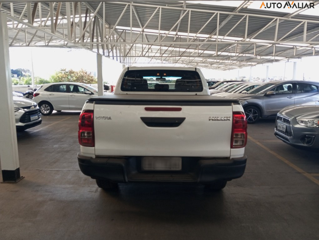 TOYOTA HILUX 2.8 NARROW 4X4 CD 16V DIESEL 4P MANUAL