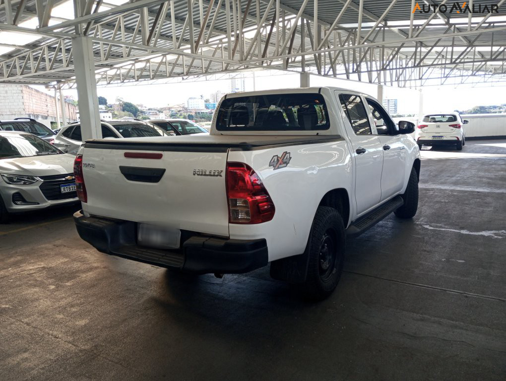 TOYOTA HILUX 2.8 NARROW 4X4 CD 16V DIESEL 4P MANUAL