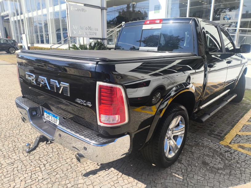 RAM CLASSIC 5.7 V8 GASOLINA LARAMIE NIGHT EDITION CD 4X4 AUTOMATICO