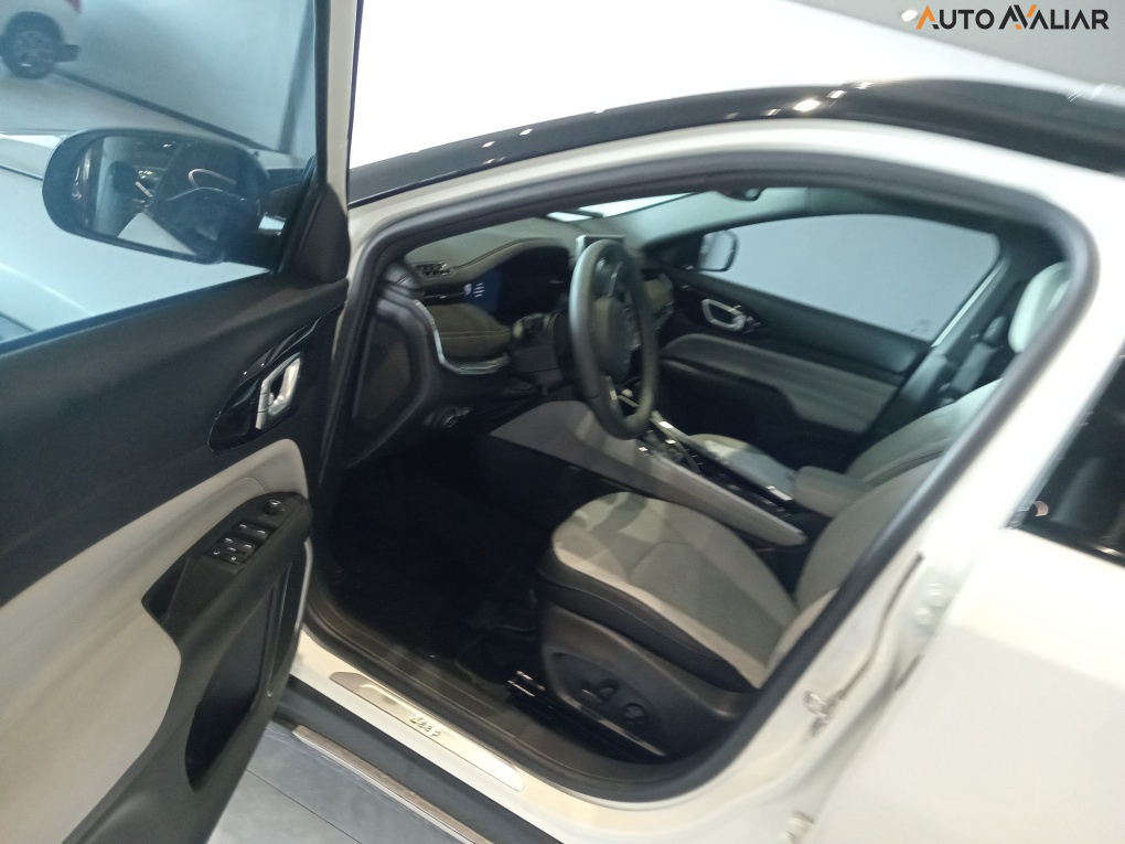 JEEP COMMANDER 1.3 T270 TURBO FLEX LIMITED AT6