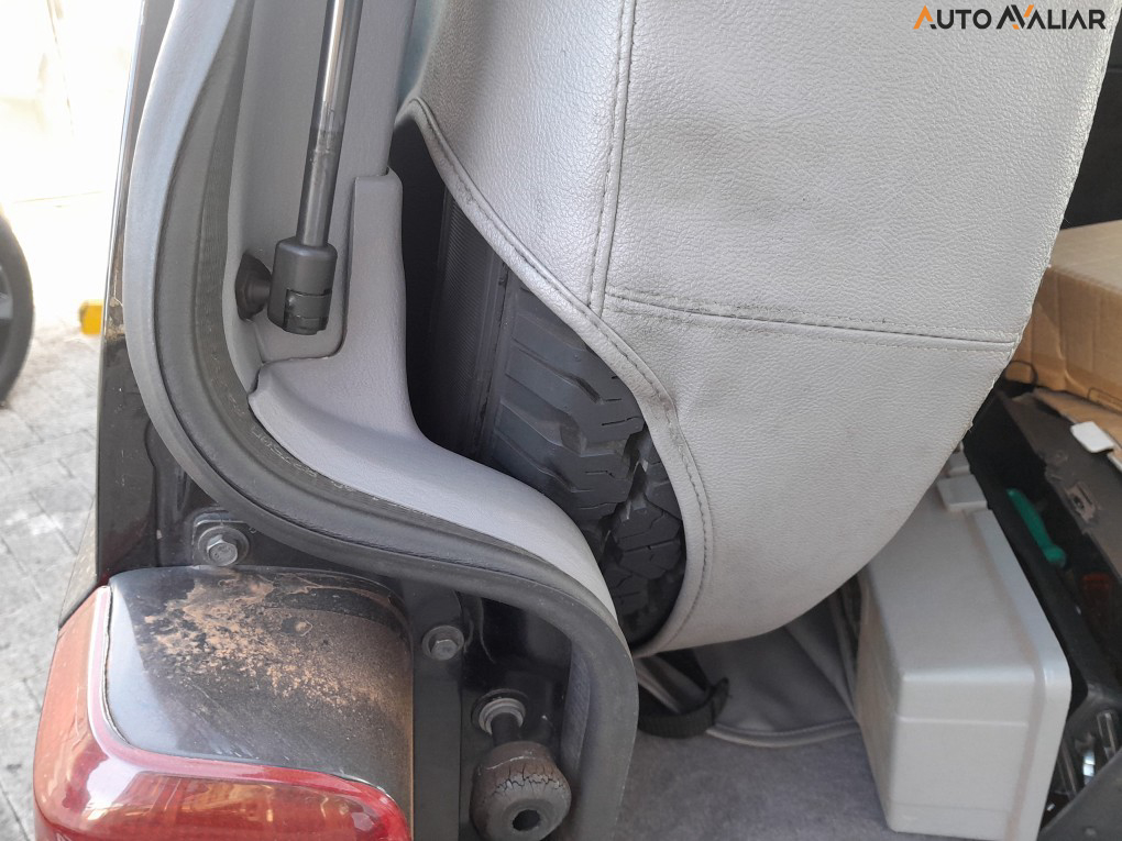 JEEP CHEROKEE 4.0 SPORT 4X4 6I 12V GASOLINA 4P AUTOMATICO