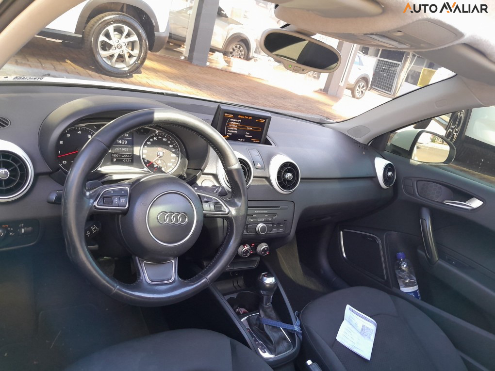 AUDI A1 1.4 16V TFSI(S-TRONIC)