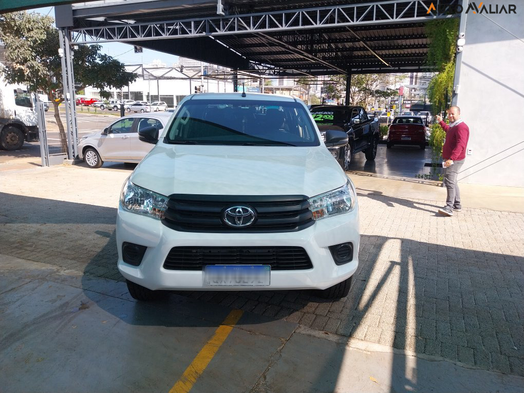 TOYOTA HILUX 2.8 NARROW 4X4 CD 16V DIESEL 4P MANUAL