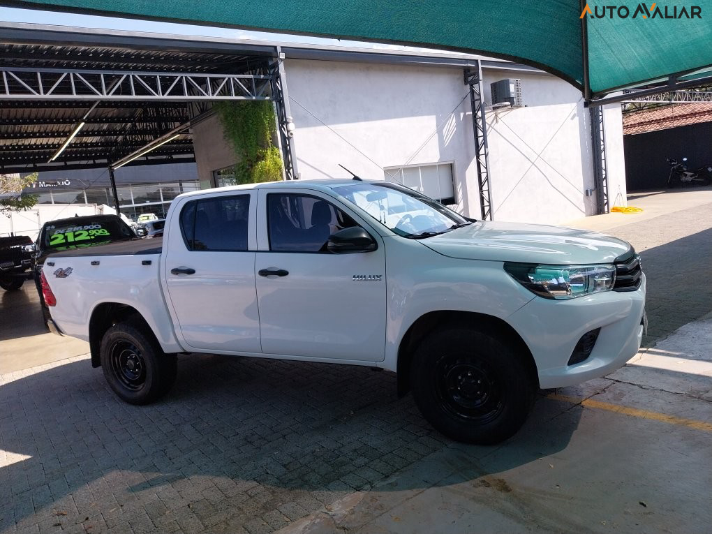 TOYOTA HILUX 2.8 NARROW 4X4 CD 16V DIESEL 4P MANUAL