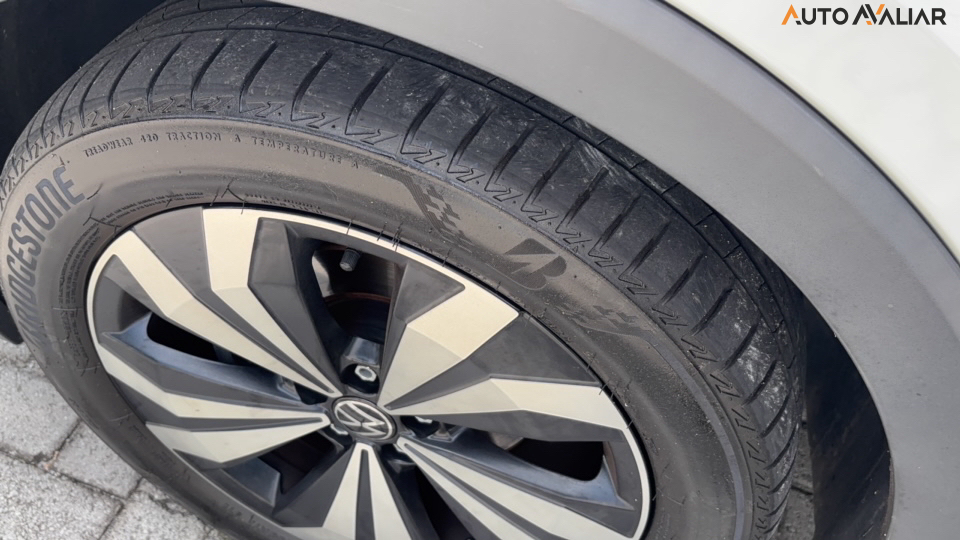 VOLKSWAGEN T-CROSS 1.0 200 TSI TOTAL FLEX COMFORTLINE AUTOM&Aacute;TICO