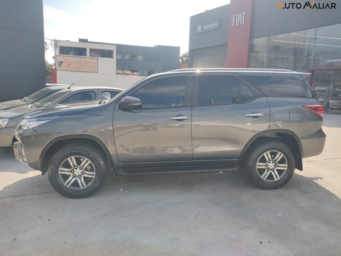 TOYOTA HILUX SW4 2.7 SRV 7 LUGARES 4X2 16V FLEX 4P AUTOMATICO
