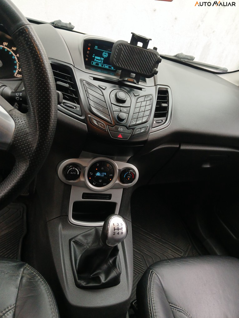 FORD FIESTA 1.6 SE HATCH 16V FLEX 4P MANUAL