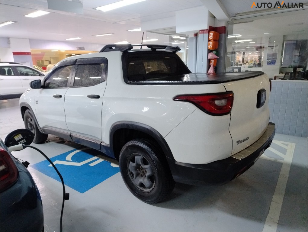 FIAT TORO 2.0 16V TURBO DIESEL FREEDOM 4WD MANUAL