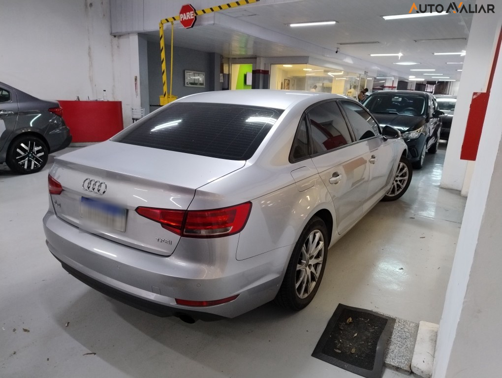 AUDI A4 2.0 TFSI ATTRACTION GASOLINA 4P S TRONIC