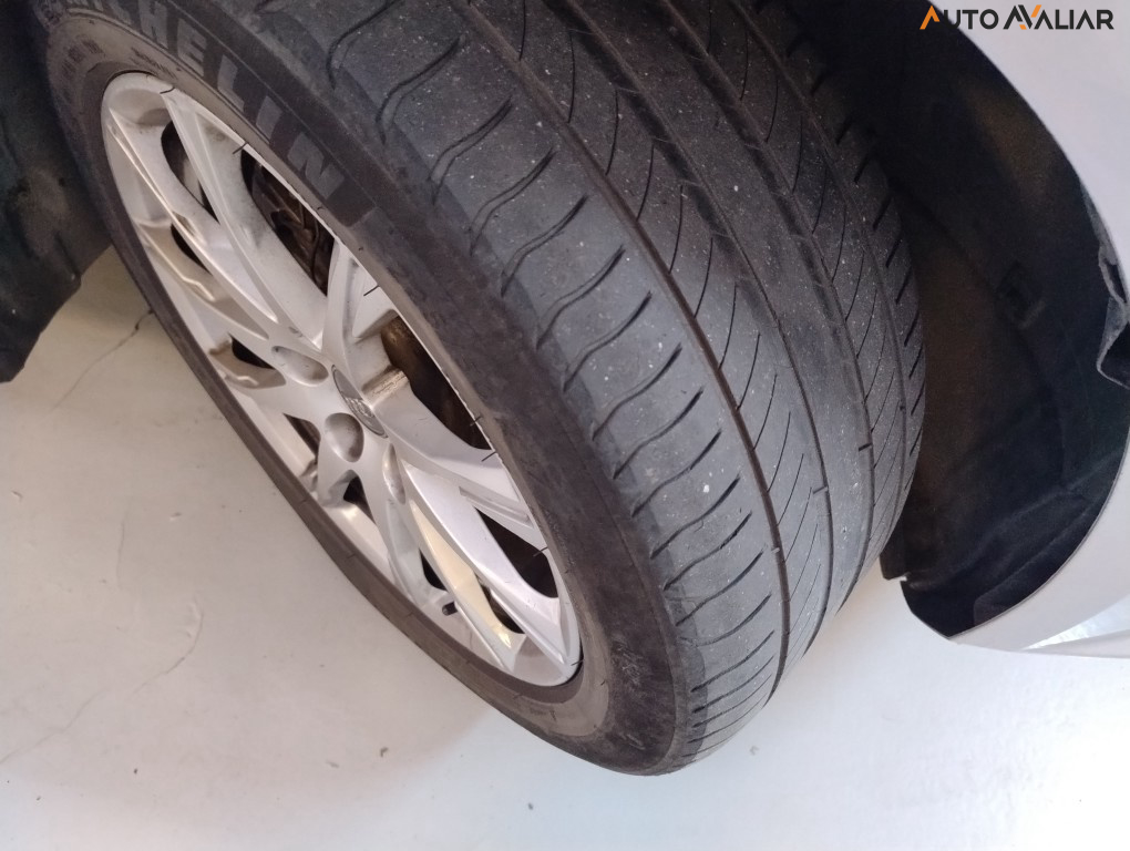 AUDI A4 2.0 TFSI ATTRACTION GASOLINA 4P S TRONIC