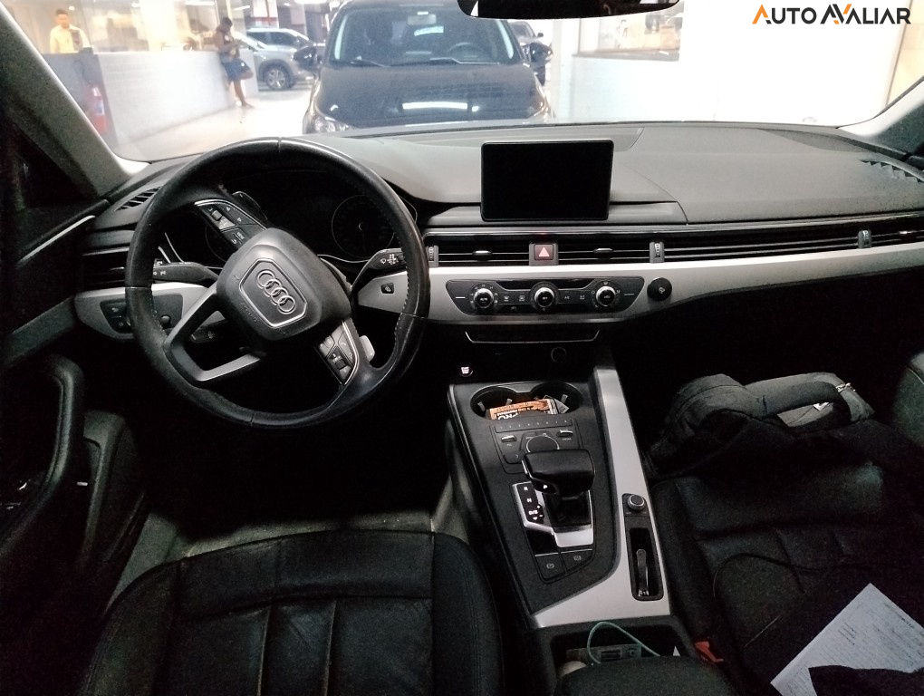 AUDI A4 2.0 TFSI ATTRACTION GASOLINA 4P S TRONIC