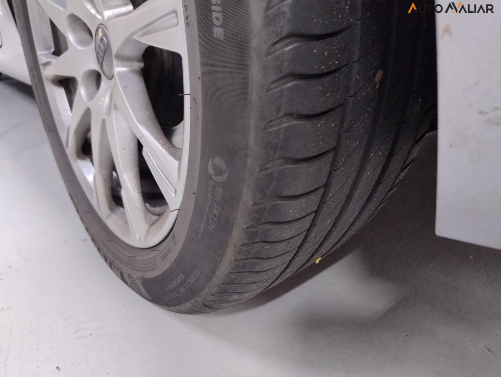 AUDI A4 2.0 TFSI ATTRACTION GASOLINA 4P S TRONIC