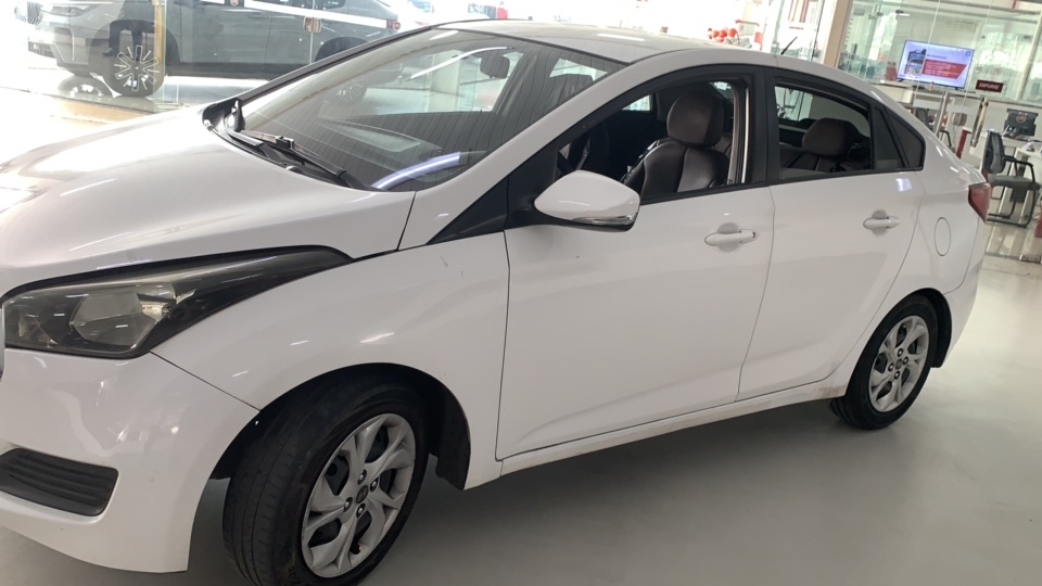 HYUNDAI HB20S 1.0 COMFORT PLUS 12V FLEX 4P MANUAL