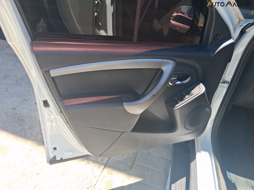 RENAULT DUSTER 1.6 16V SCE FLEX EXPRESSION MANUAL