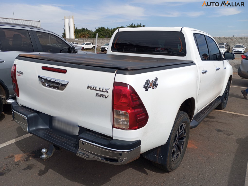 TOYOTA HILUX 2.8 D-4D TURBO DIESEL CD SRV 4X4 AUTOMÁTICO