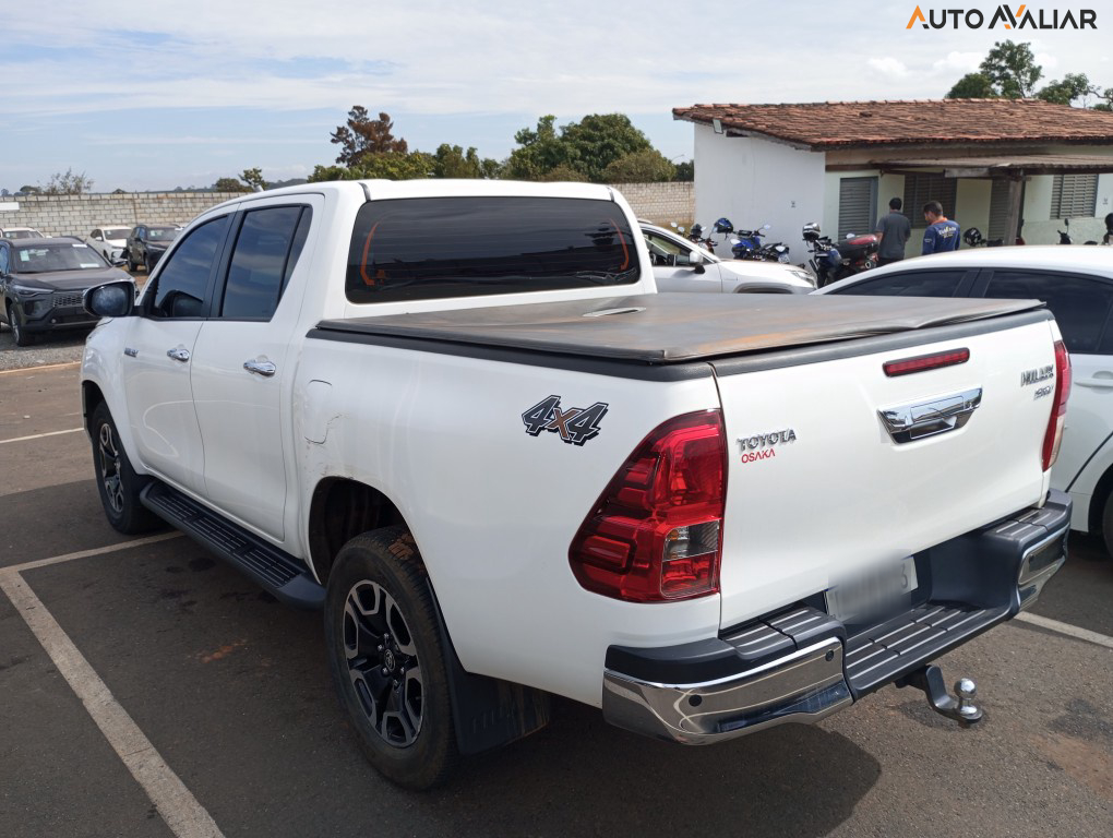 TOYOTA HILUX 2.8 D-4D TURBO DIESEL CD SRV 4X4 AUTOMÁTICO