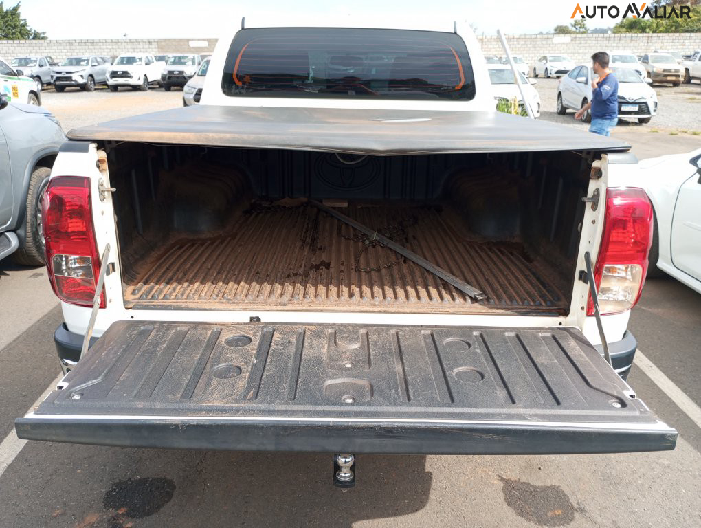 TOYOTA HILUX 2.8 D-4D TURBO DIESEL CD SRV 4X4 AUTOMÁTICO