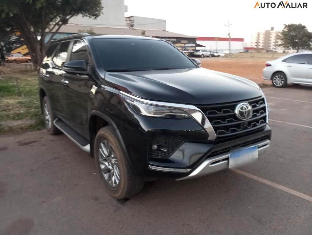 TOYOTA HILUX SW4 2.8 D-4D TURBO DIESEL SRX 7L 4X4 AUTOMÁTICO