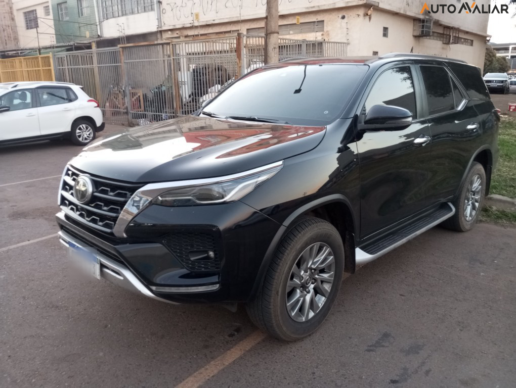 TOYOTA HILUX SW4 2.8 D-4D TURBO DIESEL SRX 7L 4X4 AUTOMÁTICO