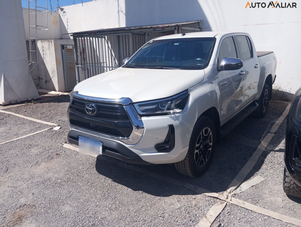 TOYOTA HILUX 2.8 D-4D TURBO DIESEL CD SRX 4X4 AUTOMÁTICO
