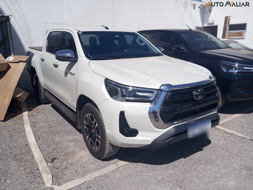 TOYOTA HILUX 2.8 D-4D TURBO DIESEL CD SRX 4X4 AUTOMÁTICO