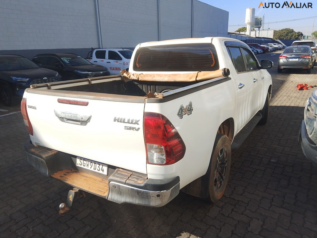 TOYOTA HILUX 2.8 D-4D TURBO DIESEL CD SRV 4X4 AUTOMÁTICO