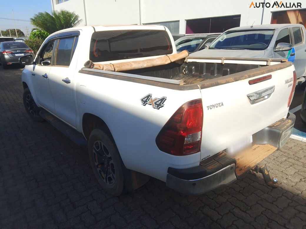 TOYOTA HILUX 2.8 D-4D TURBO DIESEL CD SRV 4X4 AUTOMÁTICO
