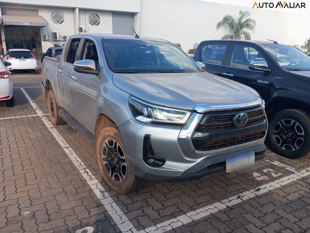 TOYOTA HILUX 2.8 D-4D TURBO DIESEL CD SRX 4X4 AUTOMÁTICO