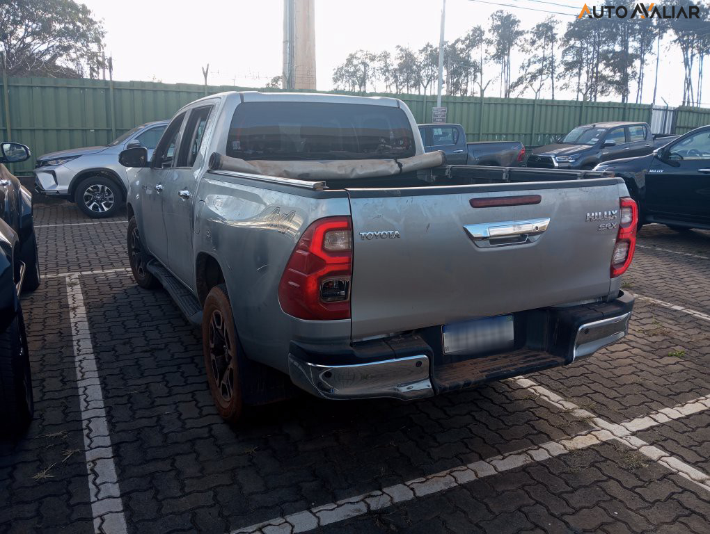 TOYOTA HILUX 2.8 D-4D TURBO DIESEL CD SRX 4X4 AUTOMÁTICO