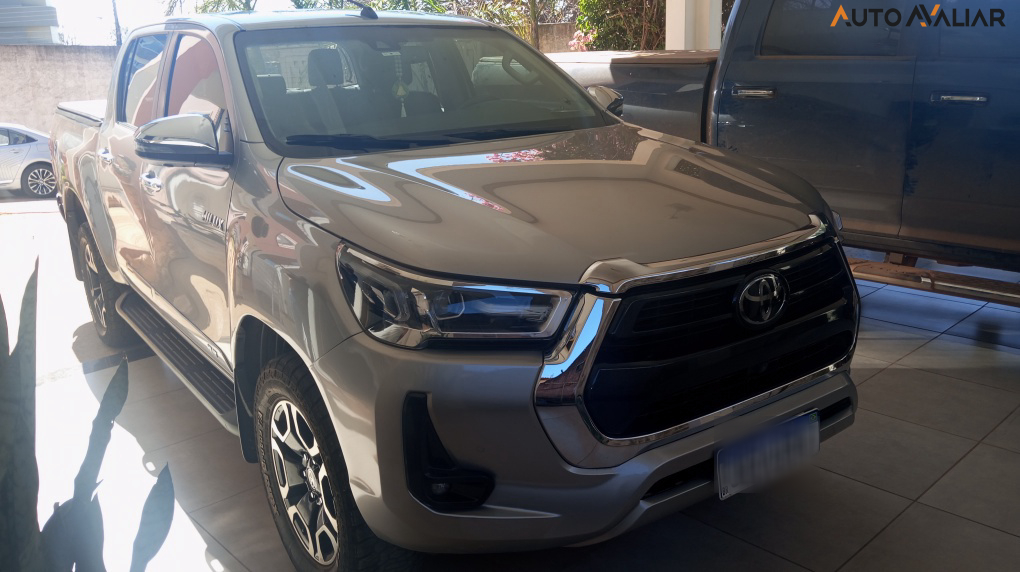TOYOTA HILUX 2.8 D-4D TURBO DIESEL CD SRX 4X4 AUTOMÁTICO