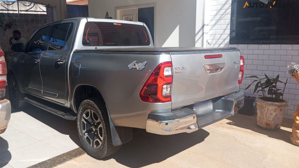 TOYOTA HILUX 2.8 D-4D TURBO DIESEL CD SRX 4X4 AUTOMÁTICO