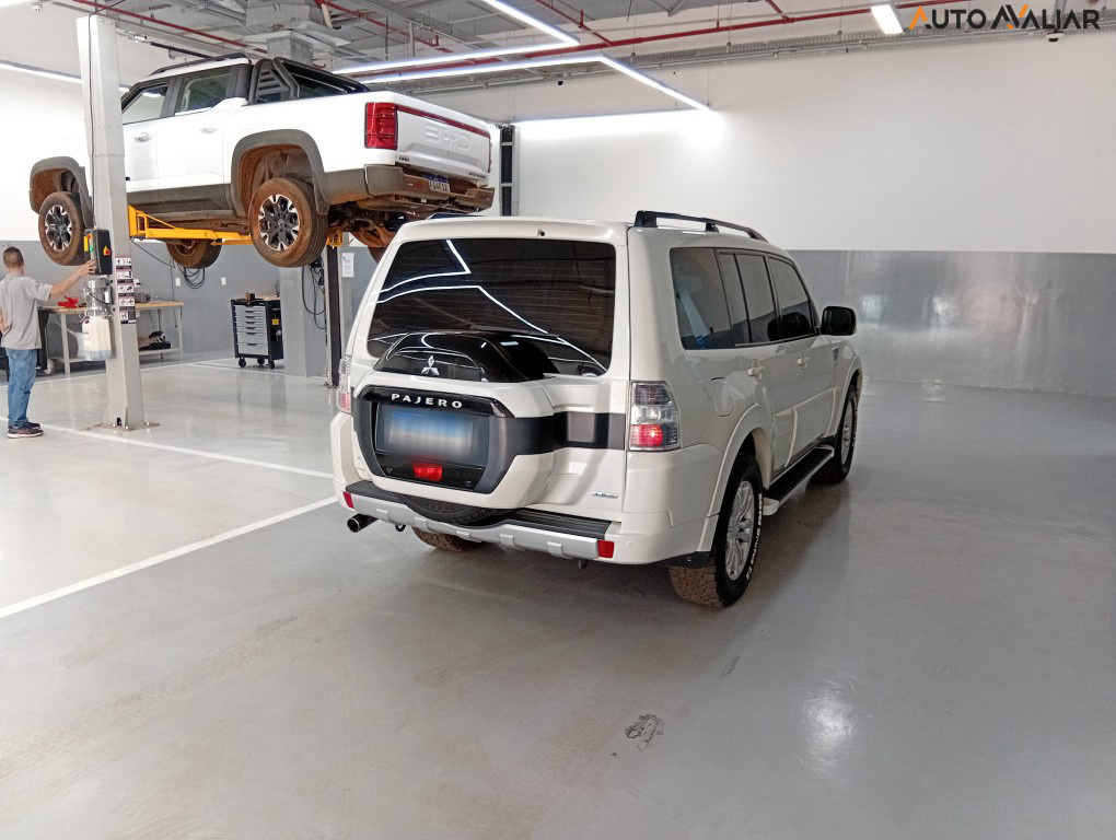MITSUBISHI PAJERO FULL 3.8 HPE 4X4 V6 24V GASOLINA 4P AUTOMATICO