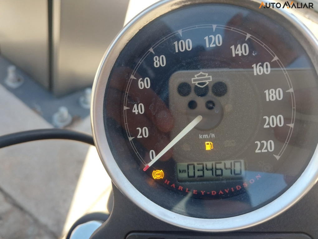 HARLEY-DAVIDSON SPORTSTER IRON 883 SPORTSTER IRON 883