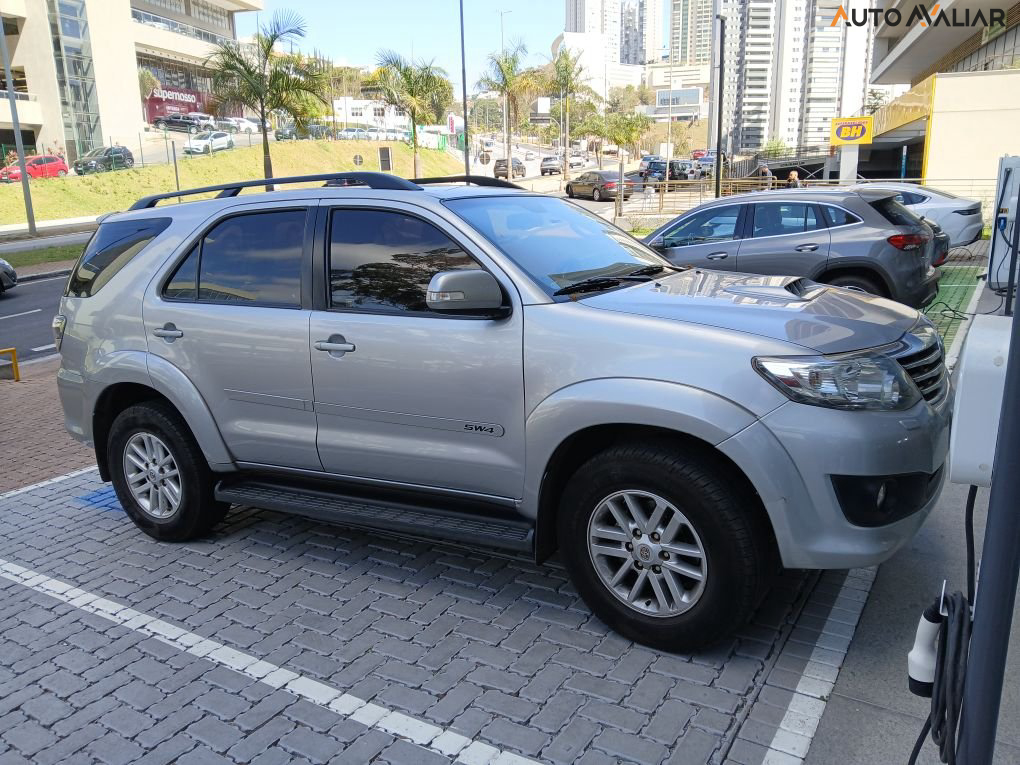 TOYOTA HILUX SW4 3.0 SRV 4X4 16V TURBO INTERCOOLER DIESEL 4P AUTOMATICO