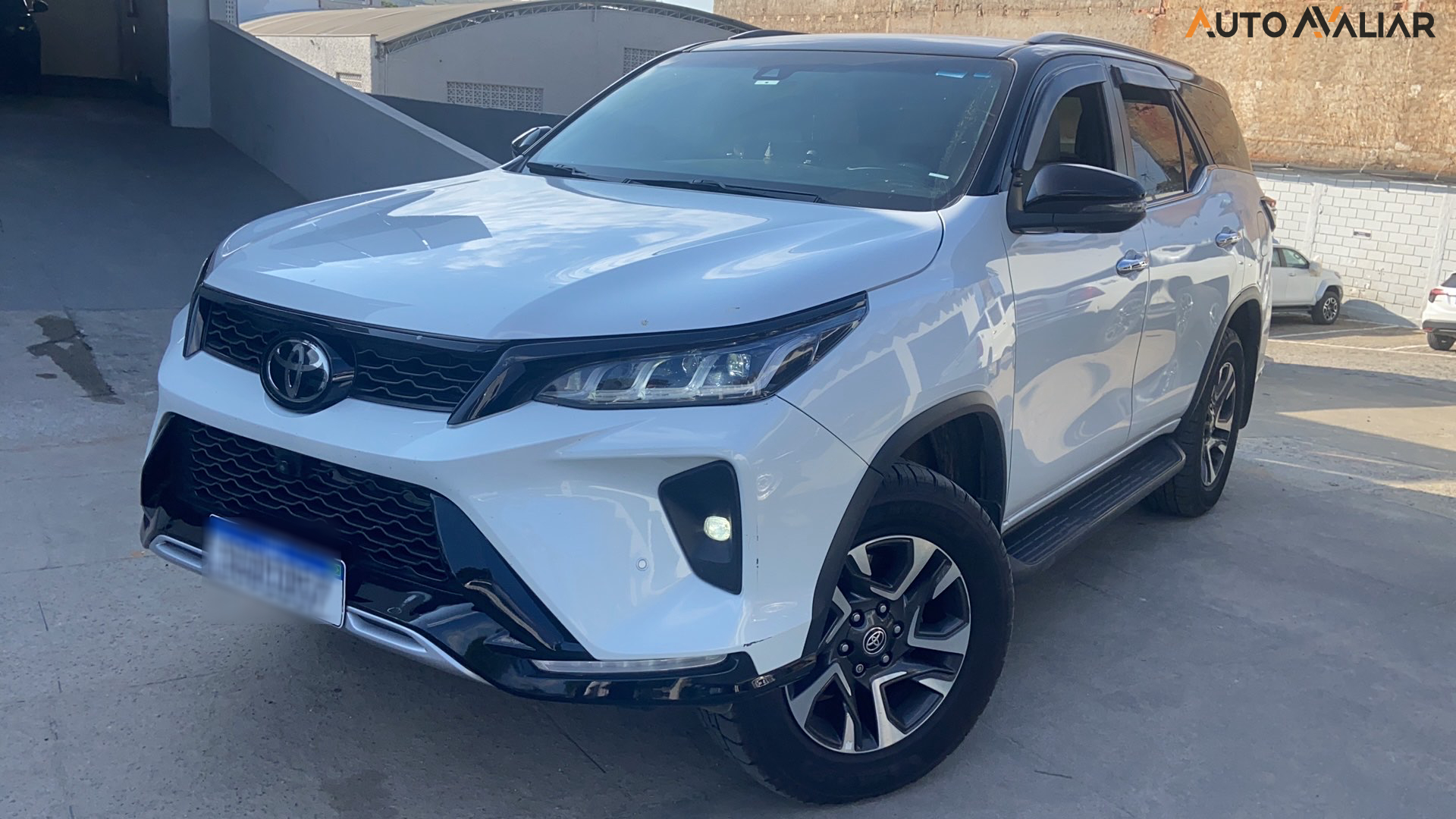 TOYOTA HILUX SW4 2.8 D-4D TURBO DIESEL DIAMOND 7L 4X4 AUTOMÁTICO