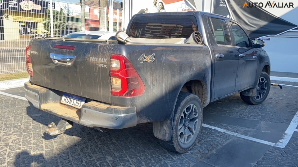 TOYOTA HILUX 2.8 D-4D TURBO DIESEL CD SRX 4X4 AUTOMÁTICO