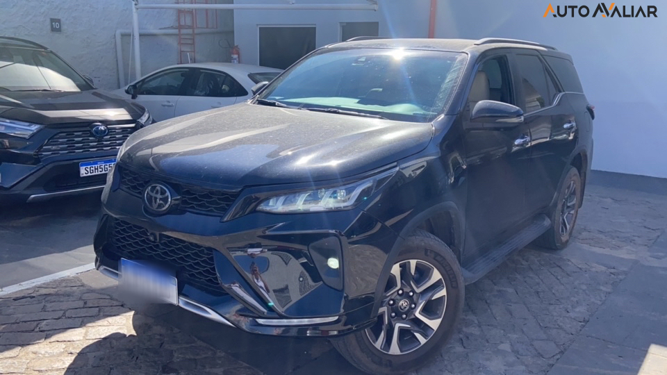 TOYOTA HILUX SW4 2.8 D-4D TURBO DIESEL DIAMOND 7L 4X4 AUTOMÁTICO