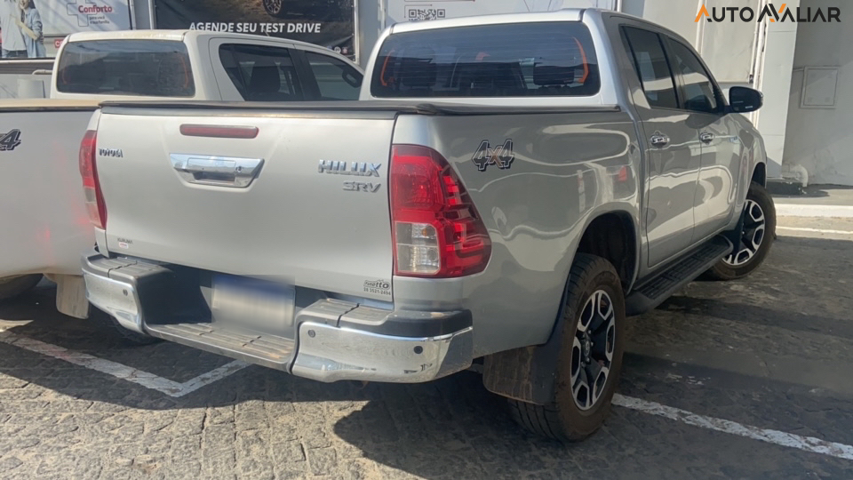 TOYOTA HILUX 2.8 D-4D TURBO DIESEL CD SRV 4X4 AUTOMÁTICO