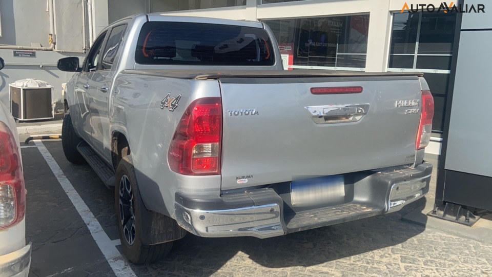 TOYOTA HILUX 2.8 D-4D TURBO DIESEL CD SRV 4X4 AUTOMÁTICO