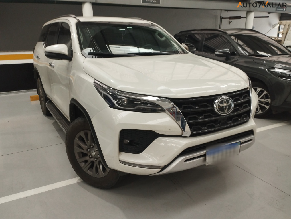 TOYOTA HILUX SW4 2.8 D-4D TURBO DIESEL SRX 7L 4X4 AUTOMÁTICO