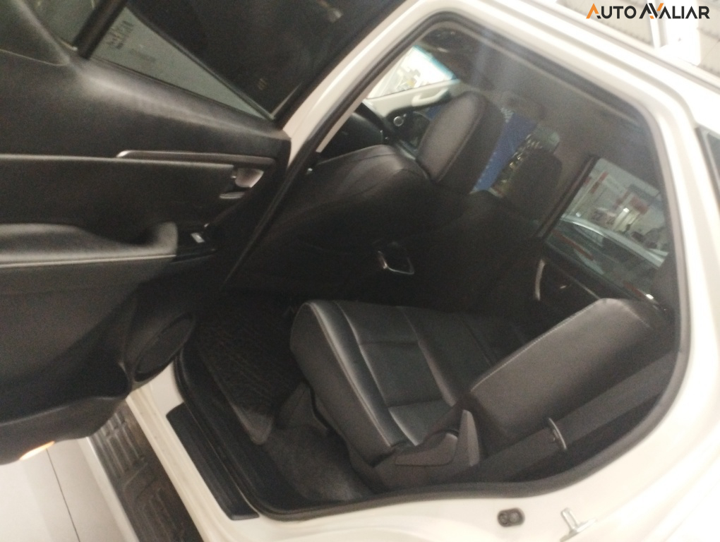 TOYOTA HILUX SW4 2.8 D-4D TURBO DIESEL SRX 7L 4X4 AUTOMÁTICO