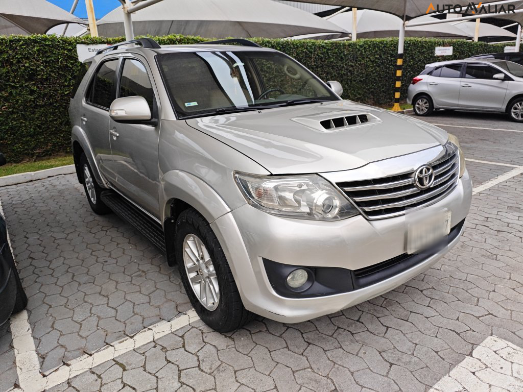 TOYOTA HILUX SW4 3.0 SRV 4X4 7 LUGARES 16V TURBO INTERCOOLER DIESEL 4P AUTOMATICO